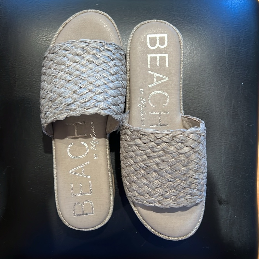 New raffia gray slides.
